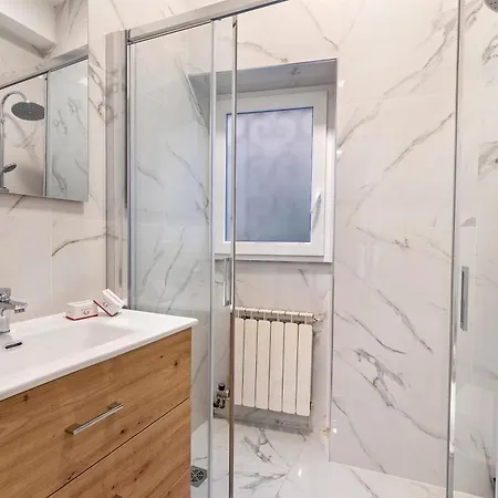 Gaia On Hill: 2br With Ac And Outdoor Space - Happy Apartament *